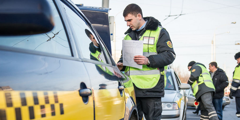 водитель такси иностранец